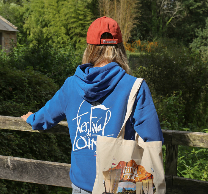 Woman wearing a Festival de Loire oufit