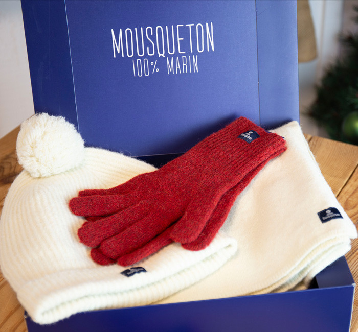 Bonnet et écharpe en laine mousqueton 