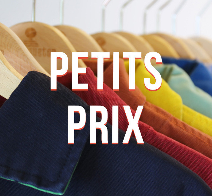 Petits Prix Mousqueton alignements de vêtements