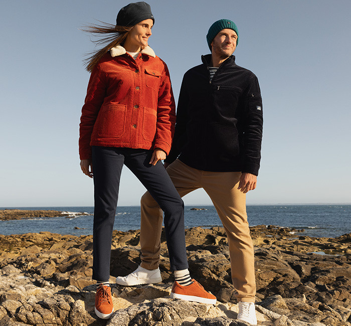 Un homme et une femme en vestes Mousqueton en velours côtelé pour l'automne