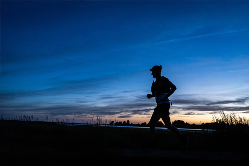 Participant qui court lors de l'évènement de l'Ultra Marin