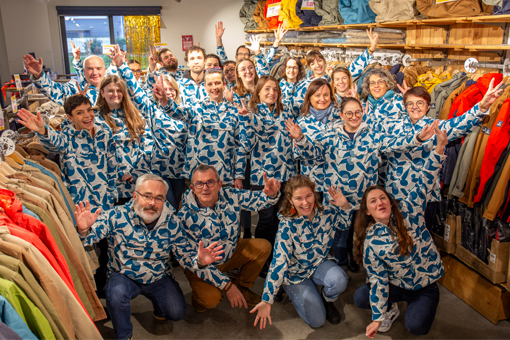 Equipe de Mousqueton lors de la braderie dans le magasin de Plescop