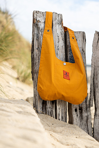 photo accessoire un sac de la couleur jaune