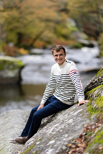 Shooting avec Nicolas Gestin ambassadeur de Mousqueton avec le pull marin