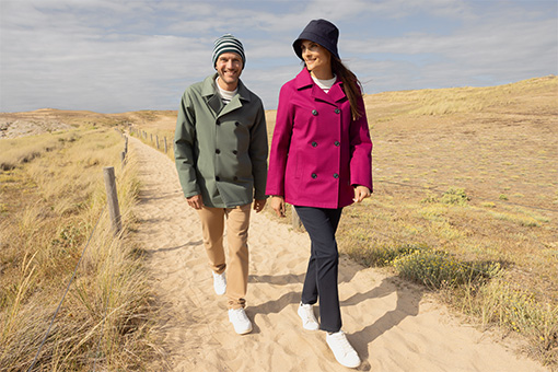 Photo d'un duo, femme et homme avec un caban Mousqueton