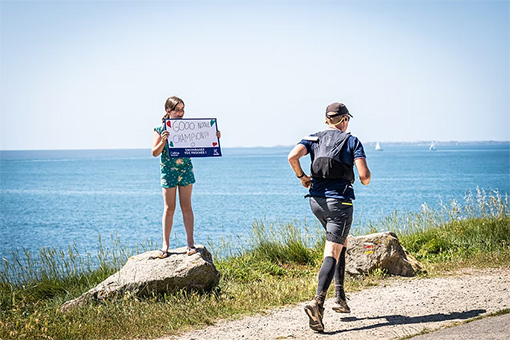 encouragement pendant la course de l'ultra marin