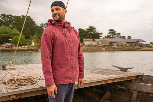 Homme portant une veste de mi-saison Baden de Mousqueton