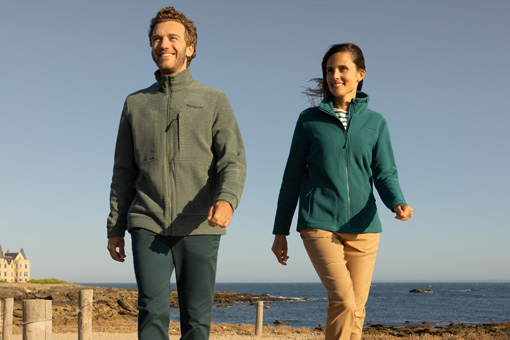 Un homme et une femme en polaires Mousqueton