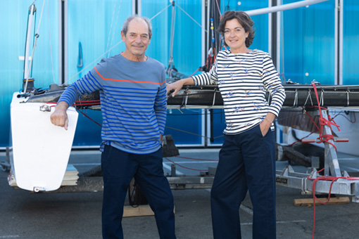 Marc Guillemot et sa femme Martine portant des marinières Mousqueton