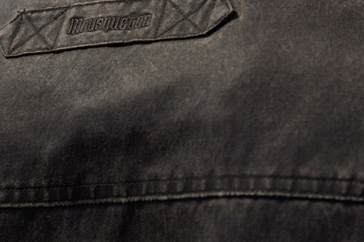 Zoom sur notre toile enduite Mousqueton