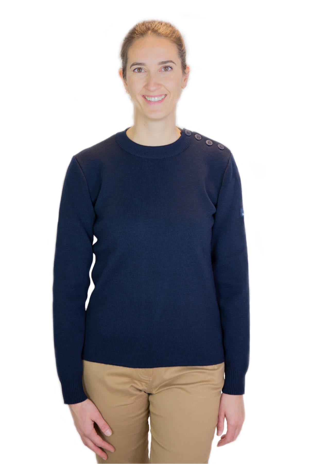 Femme portant un pull marin Argoat made in France de Mousqueton
