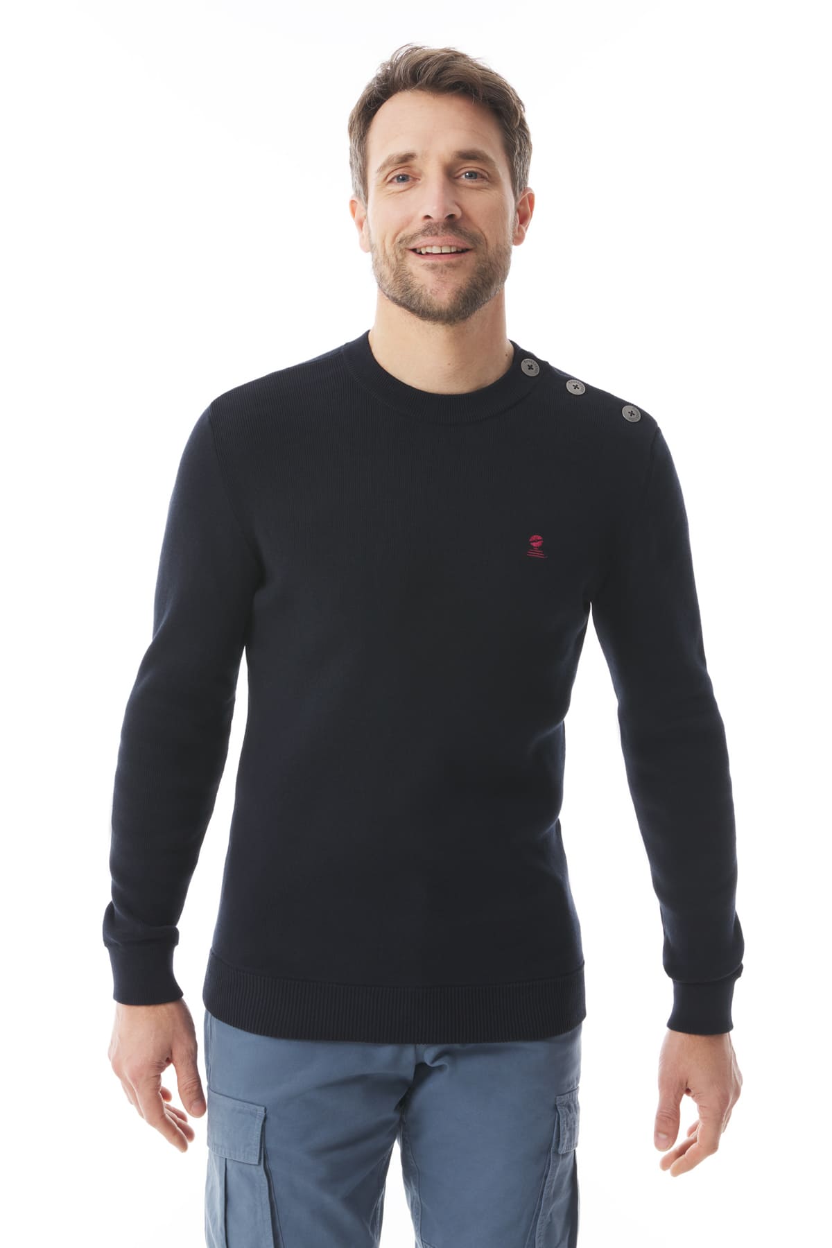 Homme portant un pull léger PLOEMEUR Mousqueton