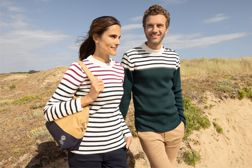 Un homme et une femme habillés en pulls marins Mousqueton
