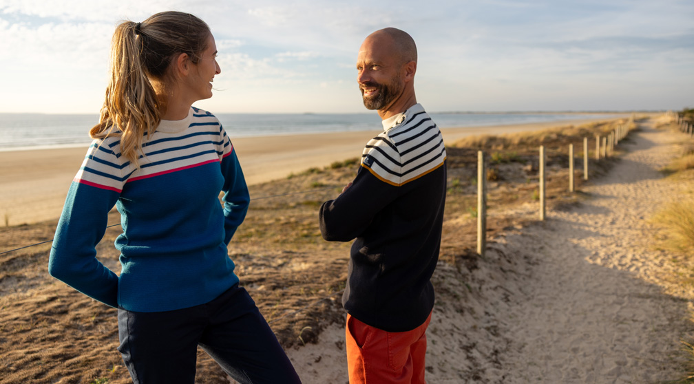 Image Quels sont les meilleurs pulls marins ? Le guide pour choisir une pièce authentique et chaleureuse