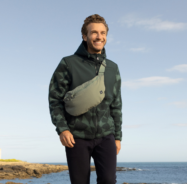 Une veste sportswear