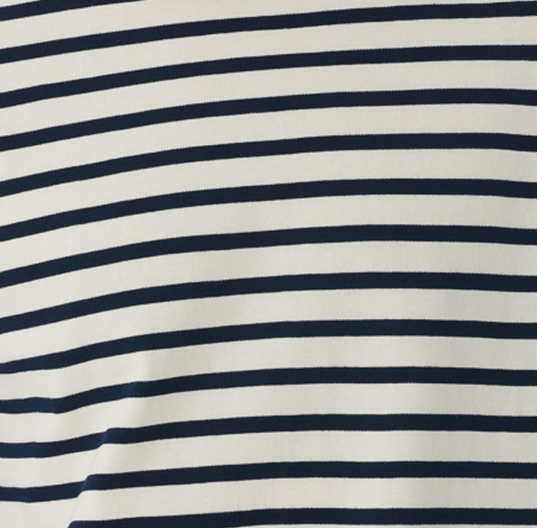 A thick cotton jersey for an impeccable outfit