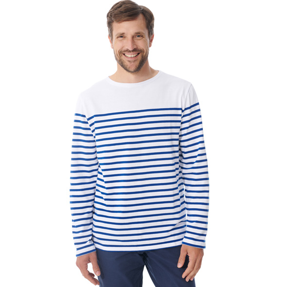 Straight-cut unisex and functional details: the sailor's heritage revisited