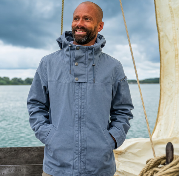 A functional men’s jacket for days with changing weather