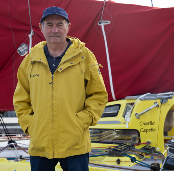 Charlie Capelle et la Baden : l'audace en jaune miel