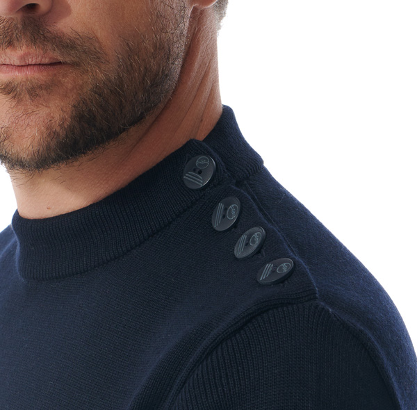 The crew-neck sweater: the elegance of an authentic cut